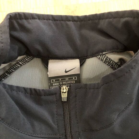 NIKE Black/Gray Lightweight Mesh 1/4 Zip Pullover - Picture 4 of 8